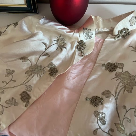 Gorgeous Traditional Pinkish-Beige Long Gown (SMALL) - Picture 5 of 8